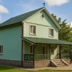 Проект дома «П-182» из СИП-панелей, 182 м² — двухэтажный дом с зелёным фасадом, зелёной крышей и крытой террасой | HotWell.KZ