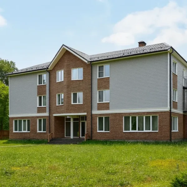 Проект дома «П-778» из СИП-панелей, 778 м² — двухэтажный дом с серым сайдингом, коричневым кирпичом и двускатной крышей | HotWell.KZ