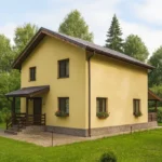 Проект дома «Р-152» из СИП-панелей, 152 м² — двухэтажный дом с жёлтым фасадом, коричневой крышей и крыльцом | HotWell.KZ