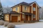 Проект дома «Р-160» из СИП-панелей, 160 м² — двухэтажный дом с бежевым фасадом, коричневой крышей и гаражом | HotWell.KZ