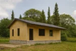 Дом «Р-54», 54 м², 1 этаж, в черновой отделке: коробка из СИП-панелей OSB-3, двускатная кровля из металлочерепицы, проёмы без окон и дверей