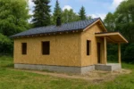 Дом «Р-60», 60 м², 1 этаж, в черновой отделке: коробка из СИП-панелей OSB-3, двускатная кровля из металлочерепицы, проёмы без окон и дверей