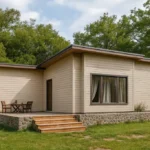 Проект дома «Р-78» из СИП-панелей, 78 м² — одноэтажный дом с бежевым фасадом, плоской крышей и террасой | HotWell.KZ