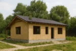 Дом «Р-88», 88 м², 1 этаж, в черновой отделке: коробка из СИП-панелей OSB-3, двускатная кровля из металлочерепицы, проёмы без окон и дверей