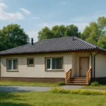 Проект дома «Р-91Б» из СИП-панелей, 91 м² — одноэтажный дом с бежевым фасадом, серой крышей и крыльцом | HotWell.KZ