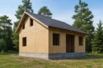 Дом «С-109В», 109 м², 1.5 этажа, в черновой отделке: коробка из СИП-панелей OSB-3, двускатная кровля из металлочерепицы, проёмы без окон и дверей, в проёмах видны сосновые балки перекрытия