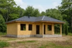 Дом «С-90В», 90 м², 1 этаж, в черновой отделке: коробка из СИП-панелей OSB-3, вальмовая кровля из металлочерепицы, проёмы без окон и дверей