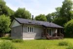 Проект дома «Ш-106» из СИП-панелей, 106 м² — одноэтажный дом с серым фасадом, черной крышей и крыльцом | HotWell.KZ