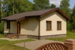 Проект дома «Т-62» из СИП-панелей, 62 м² — одноэтажный дом с бежевым фасадом, коричневой крышей и крыльцом | HotWell.KZ
