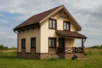 Проект дома «У-98» из СИП-панелей, 98 м² — двухэтажный дом с бежевым фасадом, коричневой крышей и крыльцом | HotWell.KZ