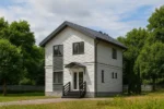 Проект дома «В-104» из СИП-панелей, 104 м² — двухэтажный дом с белым фасадом, серой крышей и крытым крыльцом | HotWell.KZ