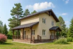 Проект дома «В-136» из СИП-панелей, 136 м² — двухэтажный дом с бежевым фасадом, темной крышей и террасой | HotWell.KZ