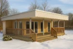 Проект дома «В-56» из СИП-панелей, 56 м² — одноэтажный дом с бежевым фасадом, плоской крышей и террасой | HotWell.KZ