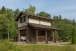 Проект гаража «А-81» из СИП-панелей, 81 м² — двухэтажный дом с коричневым фасадом, коричневой крышей и крыльцом | HotWell.KZ