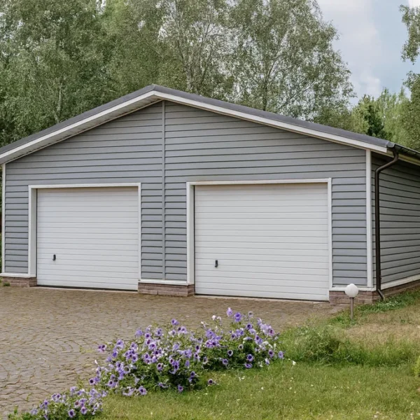 Проект гаража «А-90» из СИП-панелей, 90 м² — одноэтажный дом с серым сайдингом и двускатной крышей | HotWell.KZ