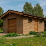 Проект гаража «Л-39» из СИП-панелей, 39 м² — одноэтажный дом с кирпичным фасадом и коричневой крышей | HotWell.KZ