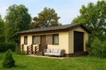 Проект гаража «П-47Б» из СИП-панелей, 47 м² — одноэтажный гараж с бежевым фасадом и коричневой крышей | HotWell.KZ