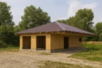 Дом «В-228», 228 м², 1.5 этажа, в черновой отделке: коробка из СИП-панелей OSB-3, вальмовая кровля из металлочерепицы, проёмы без окон и дверей, в проёмах видны сосновые балки перекрытия