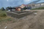 Дом «Пётр» 54 м², Каскелен, 2026: лента фундамента после снятия опалубки, видны внутренние перемычки под перегородки